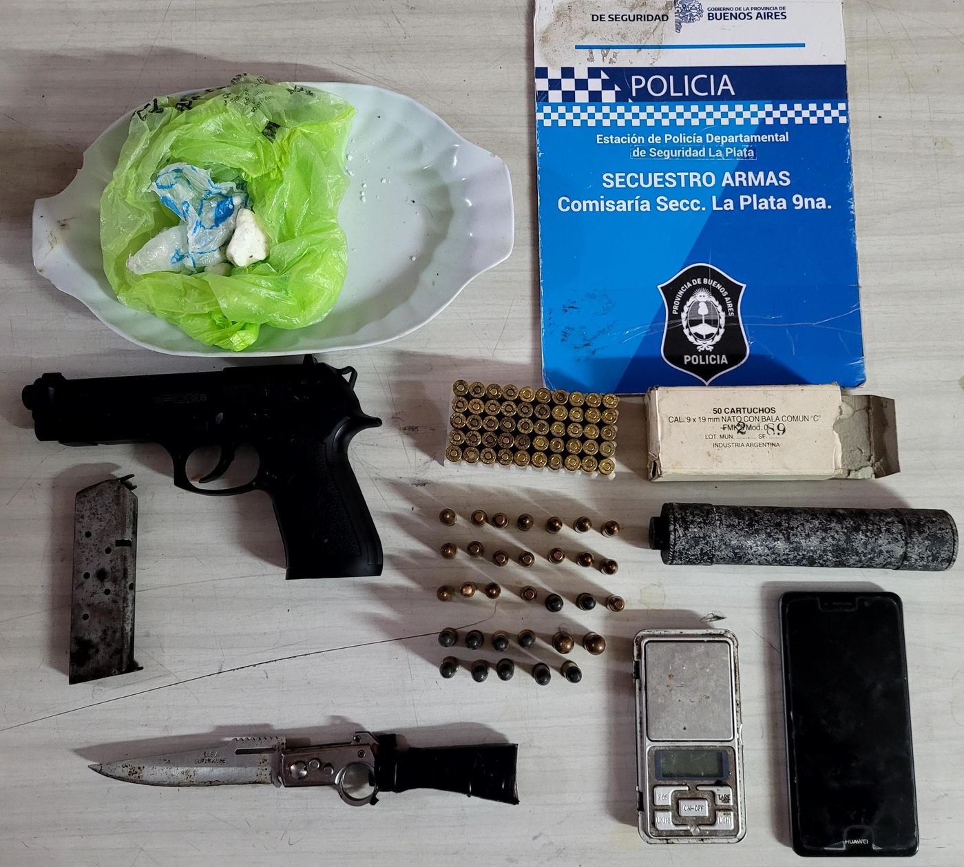 Armas secuestradas La Plata.jpeg