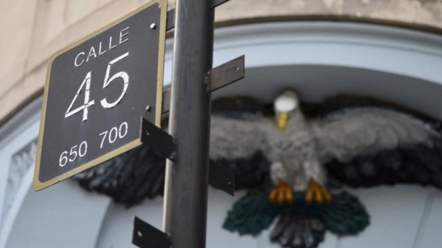 quieren que los carteles de las calles tengan sponsors en todos los barrios de la plata