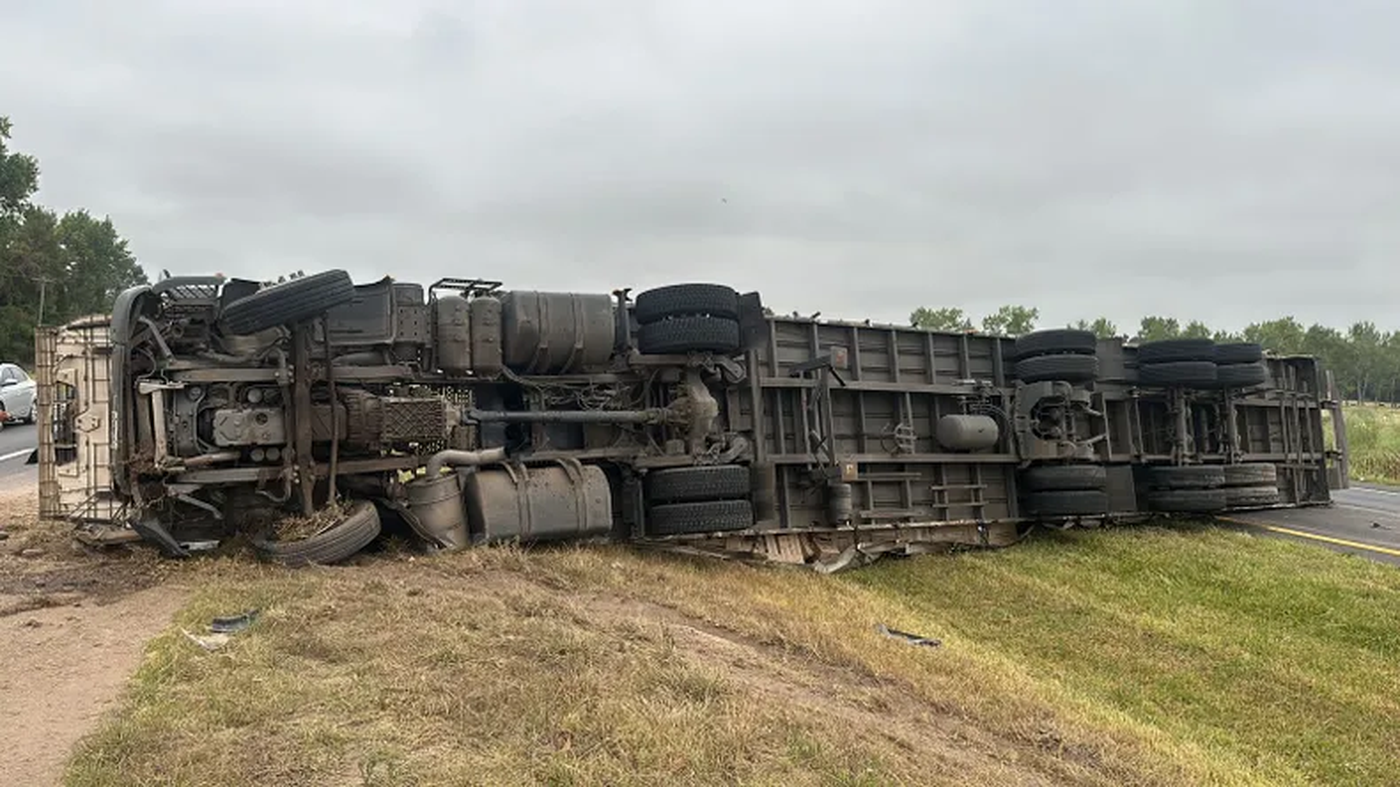 vuelco camión ruta 2.jpg