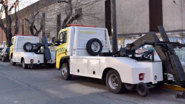 anticipan cuanto costara recuperar un auto levantado por una grua en la plata