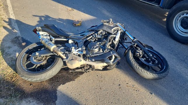 un motociclista murio tras protagonizar un choque con un auto en la avenida 137