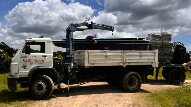 secuestraron a un chofer de la plata, usaron el camion para seguir robando y ahora los buscan