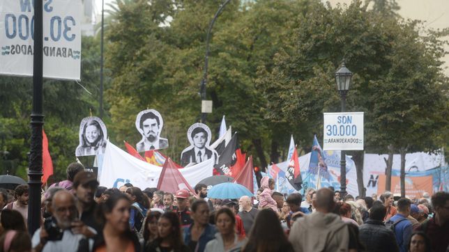 la agenda por los 50 anos del golpe sigue con una multitudinaria marcha y multiples actividades en la plata