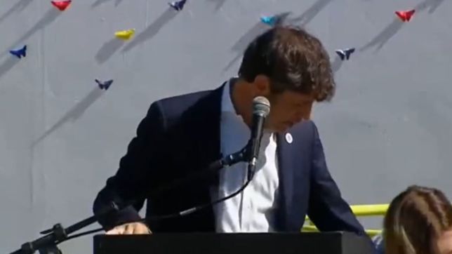 es un tiranosaurio rex: la aparicion que sorprendio a kicillof en un jardin de berisso