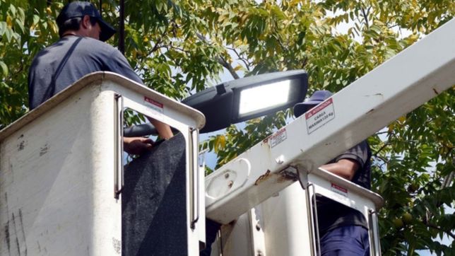 columnas, cableado y lamparas: el mega plan para mejorar la iluminacion en la plata
