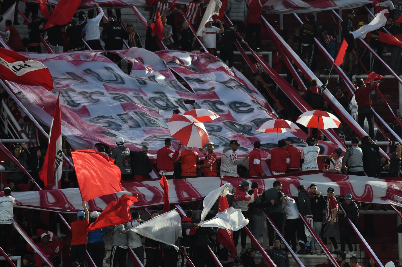 hinchada Estudiantes UNO Sarmiento.JPG