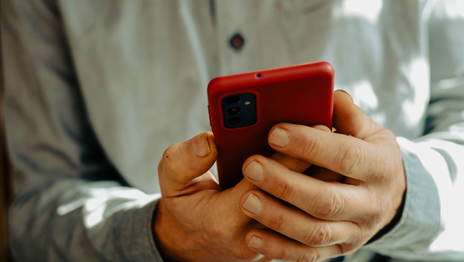 Estafaron al dueño de un supermercado de La Plata y le robaron más de $7,5 millones con engaños digitales Estafaron al dueño de un supermercado de La Plata y le robaron más de $7,5 millones con engaños digitales