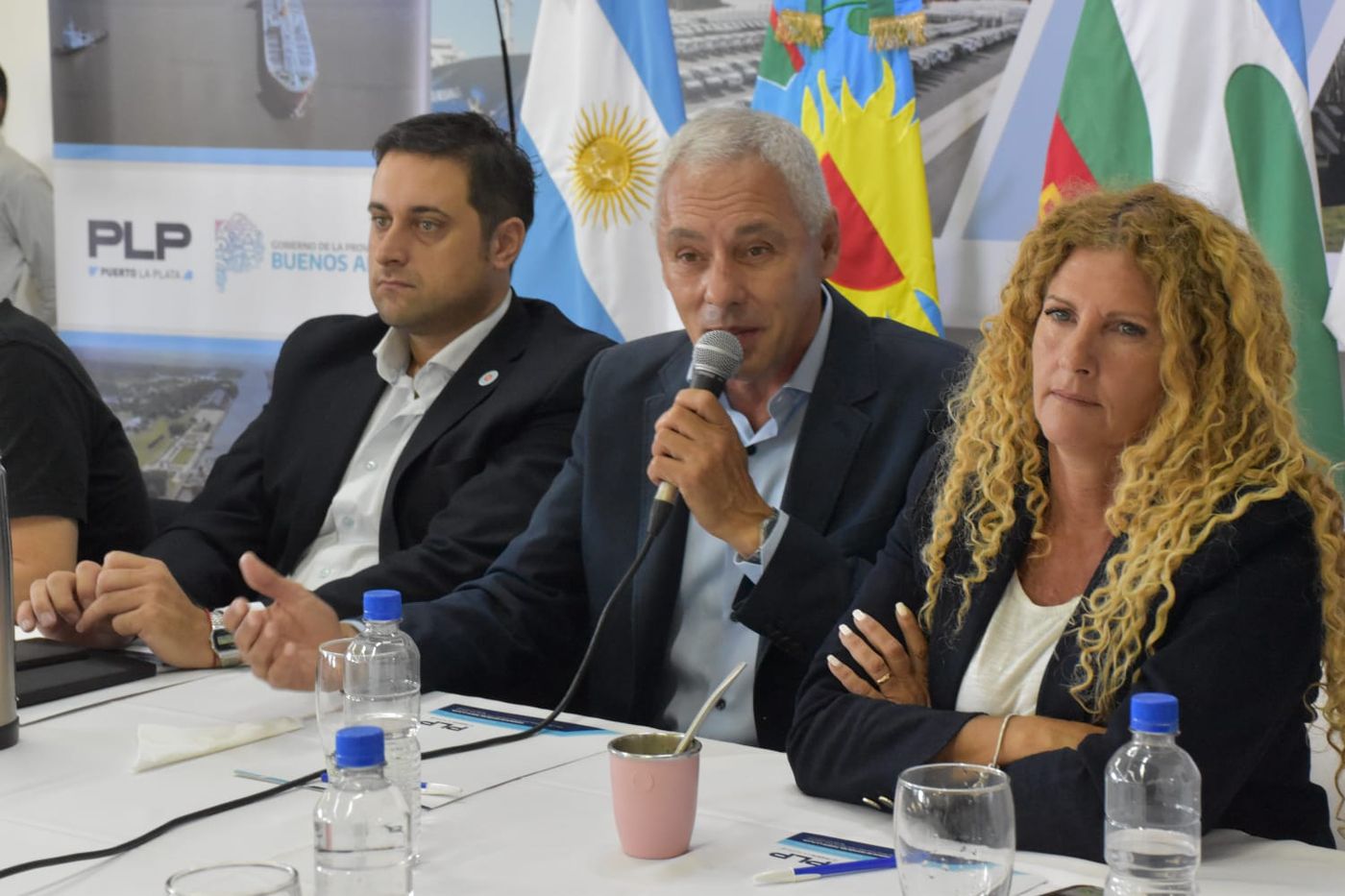 El intendente de Berisso Fabián Cagliardi junto a la secretaria de Producción de La Plata, Mercedes La Gioiosa