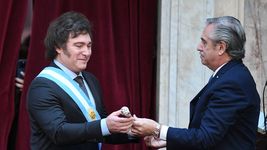 alberto fernandez cruzo a javier milei luego de que lo acusara de ser complice del fmi