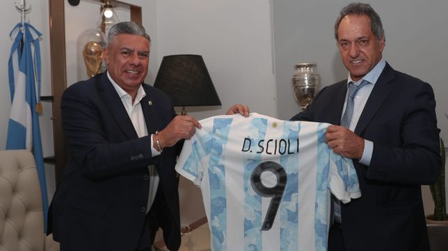 de amigos a enemigos, daniel scioli liquido a chiqui tapia