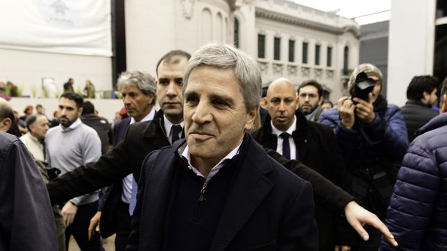 caputo celebro la decision de ypf sobre sus combustibles: en esta argentina los precios pueden bajar
