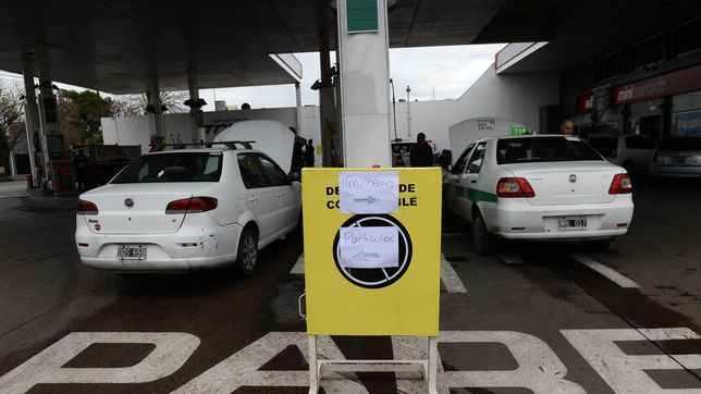 proponen que los taxistas de la plata tengan un carril exclusivo para cargar gnc