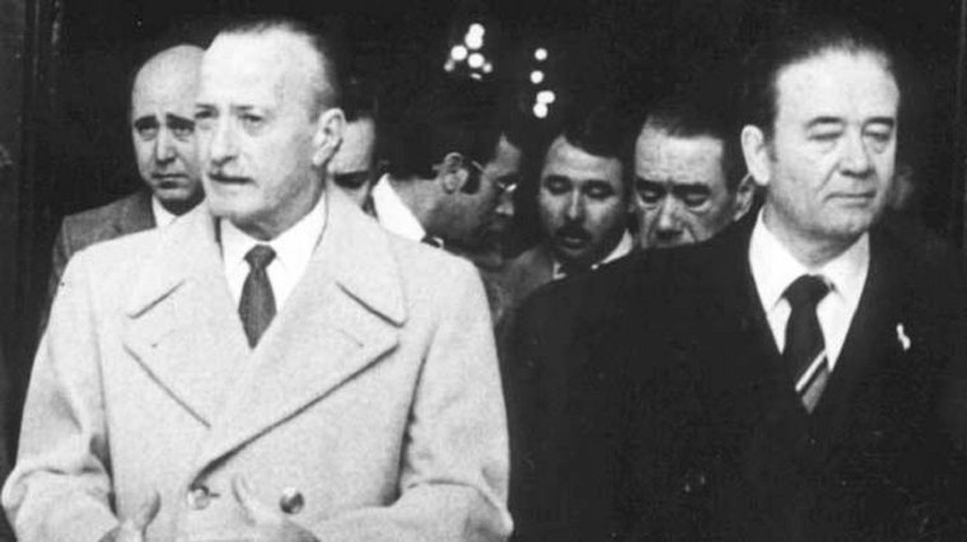 Adolfo Sigwald (izquierda) fue el interventor que se hizo cargo de la transición en la Gobernación en la madrugada del 24 de marzo de 1976