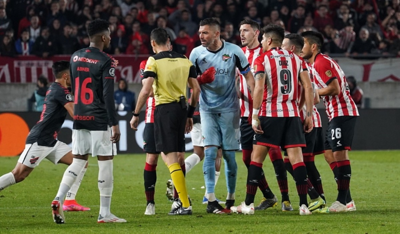 Estudiantes vs Athletico Paranaense: Copa Libertadores 2022.  