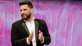 matias lojo presenta su primera novela en la plata con un relato que mezcla thriller y reflexion filosofica