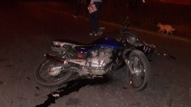 corria una picada en moto, cayo al asfalto y murio