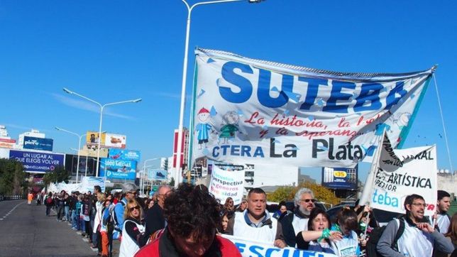 los gremios docentes le piden a vidal que no les descuente los dias de paro