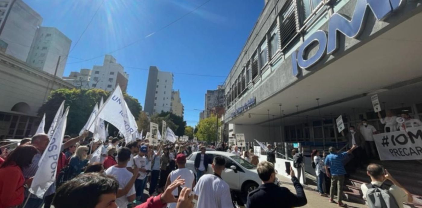 Marcha de médicos AMP IOMA