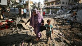 mas de 338.000 palestinos fueron desplazados de la franja de gaza por los bombardeos mas de 338.000 palestinos fueron desplazados de la franja de gaza por los bombardeos