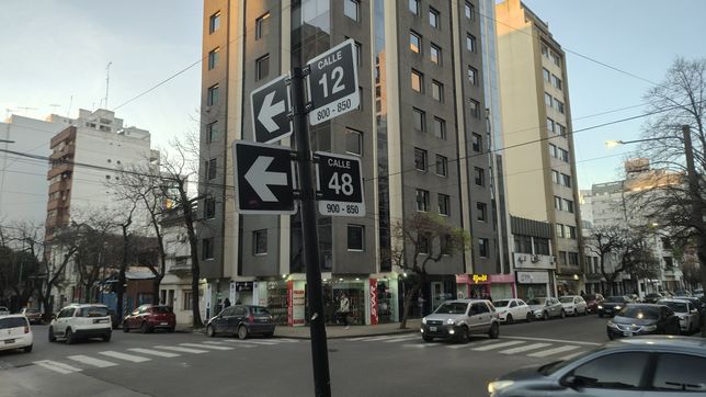 un auto, culatazos y un herido: asi fue la fallida salidera en pleno centro