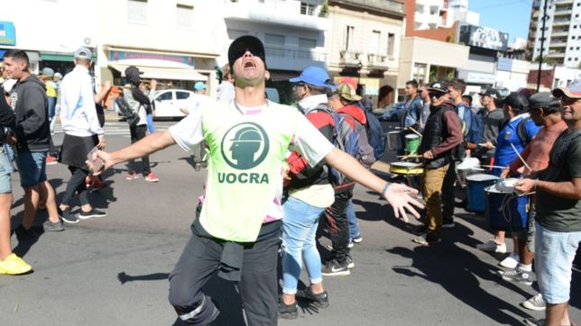 la marcha de la uocra por las calles de la plata, en fotos