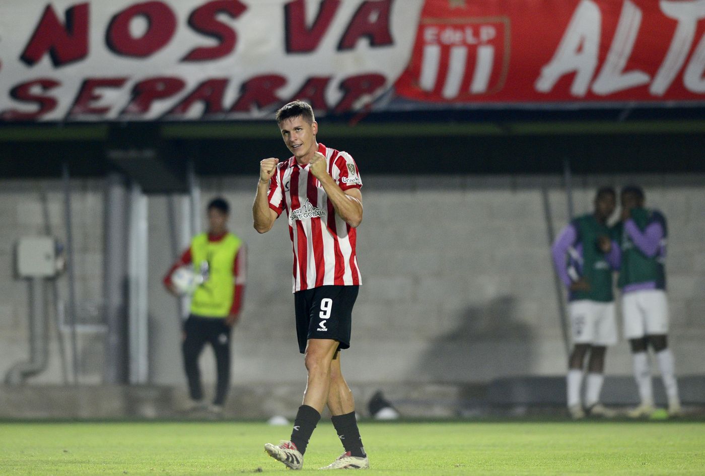 Estudiantes Botafogo Carrillo festejo gol.jpg