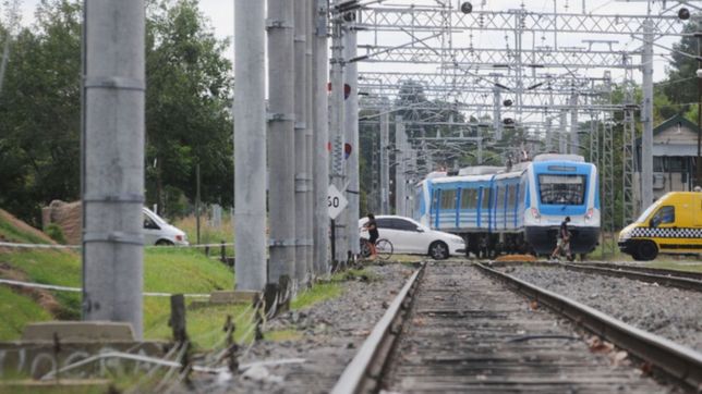 video: asi terminaron los dos jovenes platenses electrocutados en el tren roca