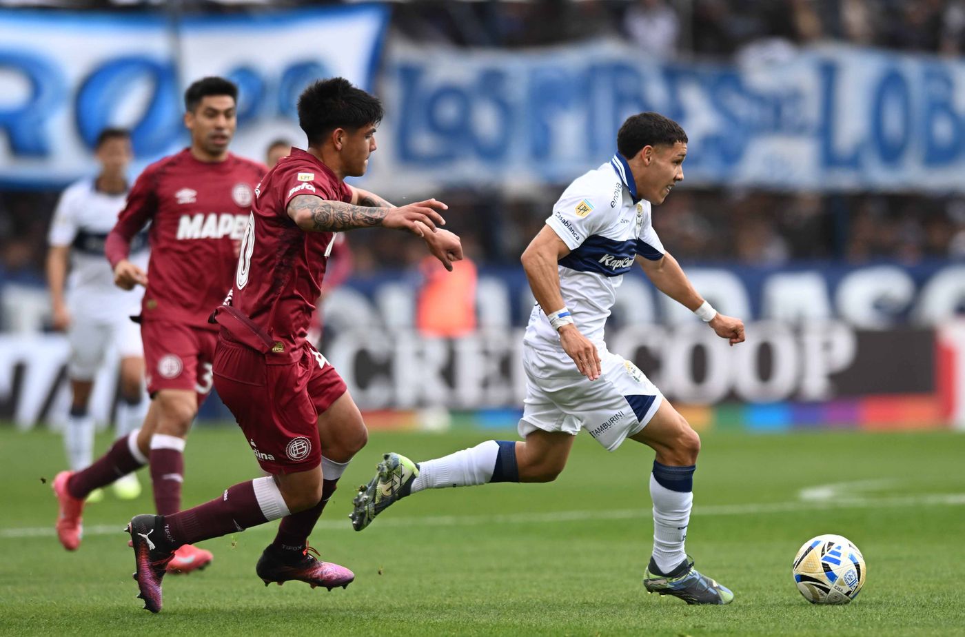 Gimnasia le gana 1 a 0 a Lanús. Gimnasia le gana 1 a 0 a Lanús.