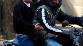 un violento asalto de motochorros en la plata dejo a un hombre herido tras una feroz golpiza un violento asalto de motochorros en la plata dejo a un hombre herido tras una feroz golpiza