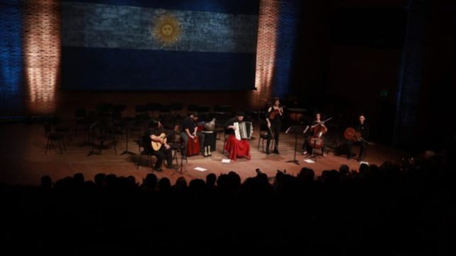 reabrio la sala piazzolla del teatro argentino con dos espectaculos de lujo