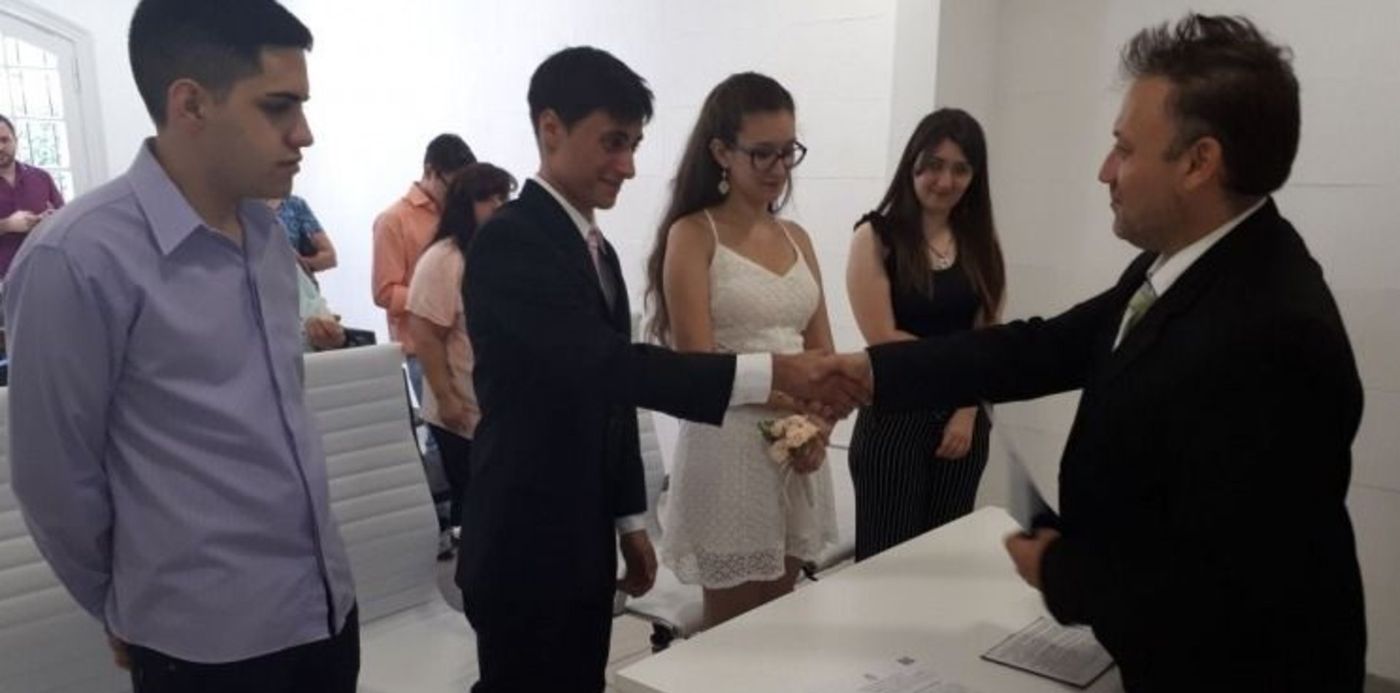 1584539657066.jpg?x=3&y=9&width=743&height=371&rotate=0&scaleX=1&scaleY=1&ow=750&oh=503&&cw=1920&ch=950