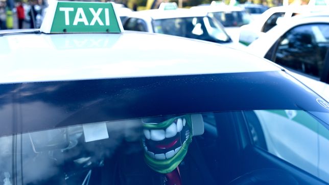 violento asalto en la plata: robaron el auto de un taxista, chocaron con otro vehiculo y se dieron a la fuga