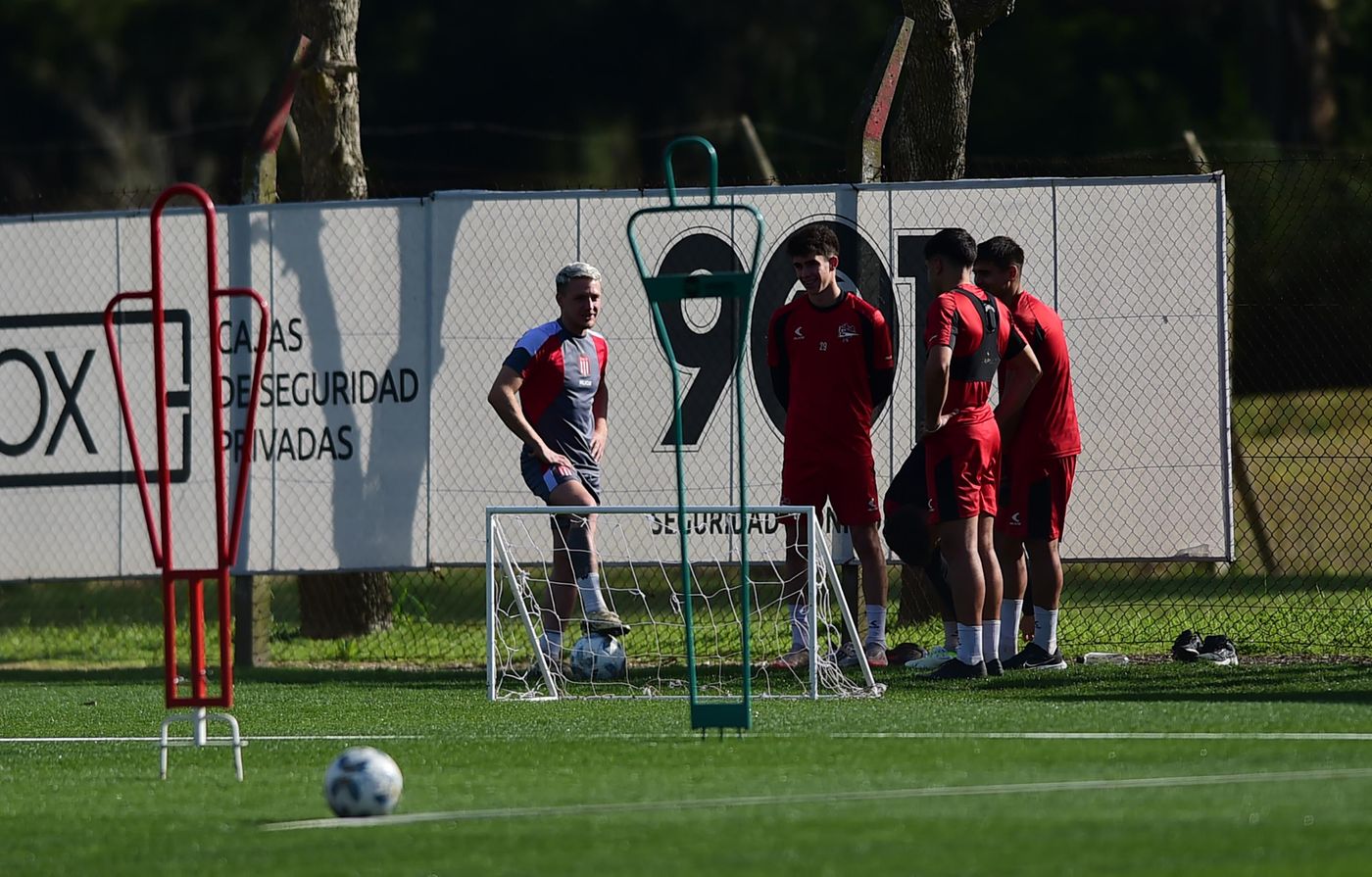 Entrenamiento Estudiantes Ascacíbar Atum juveniles.jpg