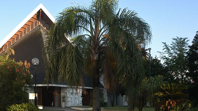 le robaron la computadora al sacerdote de iglesia que esta a solo media cuadra de la comisaria