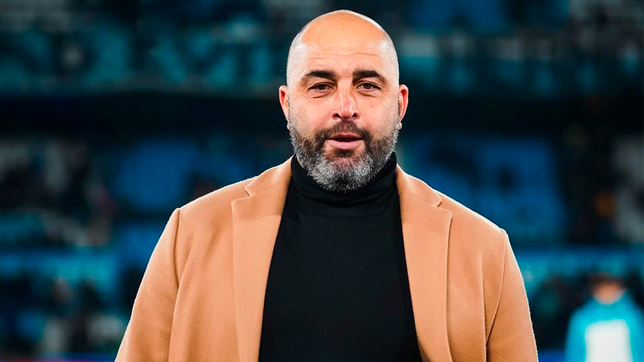 la locura de mendez que, a los gritos, se le fue encima al juez de linea en el gol de gimnasia