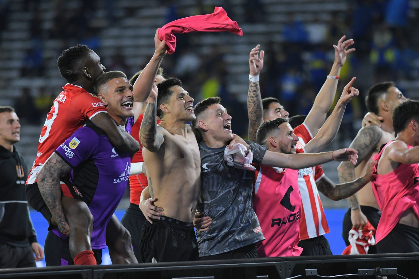 Estudiantes Boca festejo jugadores 2.JPG