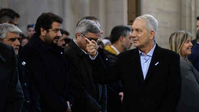 julio alak: tenemos por sobre el presidente a un jefe espiritual que es el papa francisco