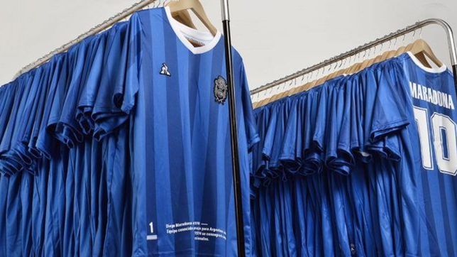 el error en la nueva camiseta de gimnasia en homenaje a maradona