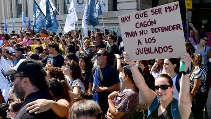Docentes y nodocentes de la UNLP se suman a la marcha de jubilados del miércoles en la previa al paro general