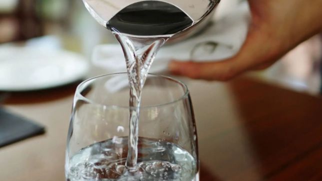 el acceso al agua en bares y boliches de la plata sera gratuito