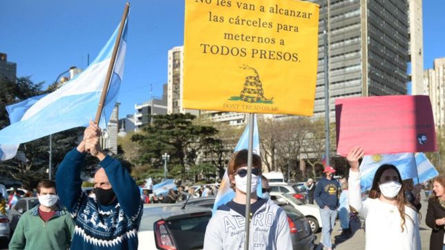 videos y fotos de un nuevo banderazo en la plata contra el gobierno