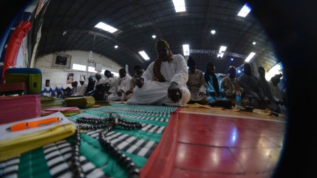 con canciones y rezos, asi celebro la comunidad senegalesa el khassida touba