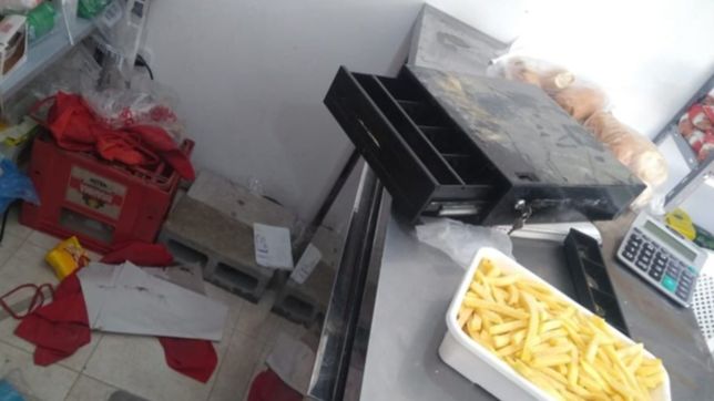 un escurridizo ladron entro por una ventana y desvalijo a una pollajeria de la plata