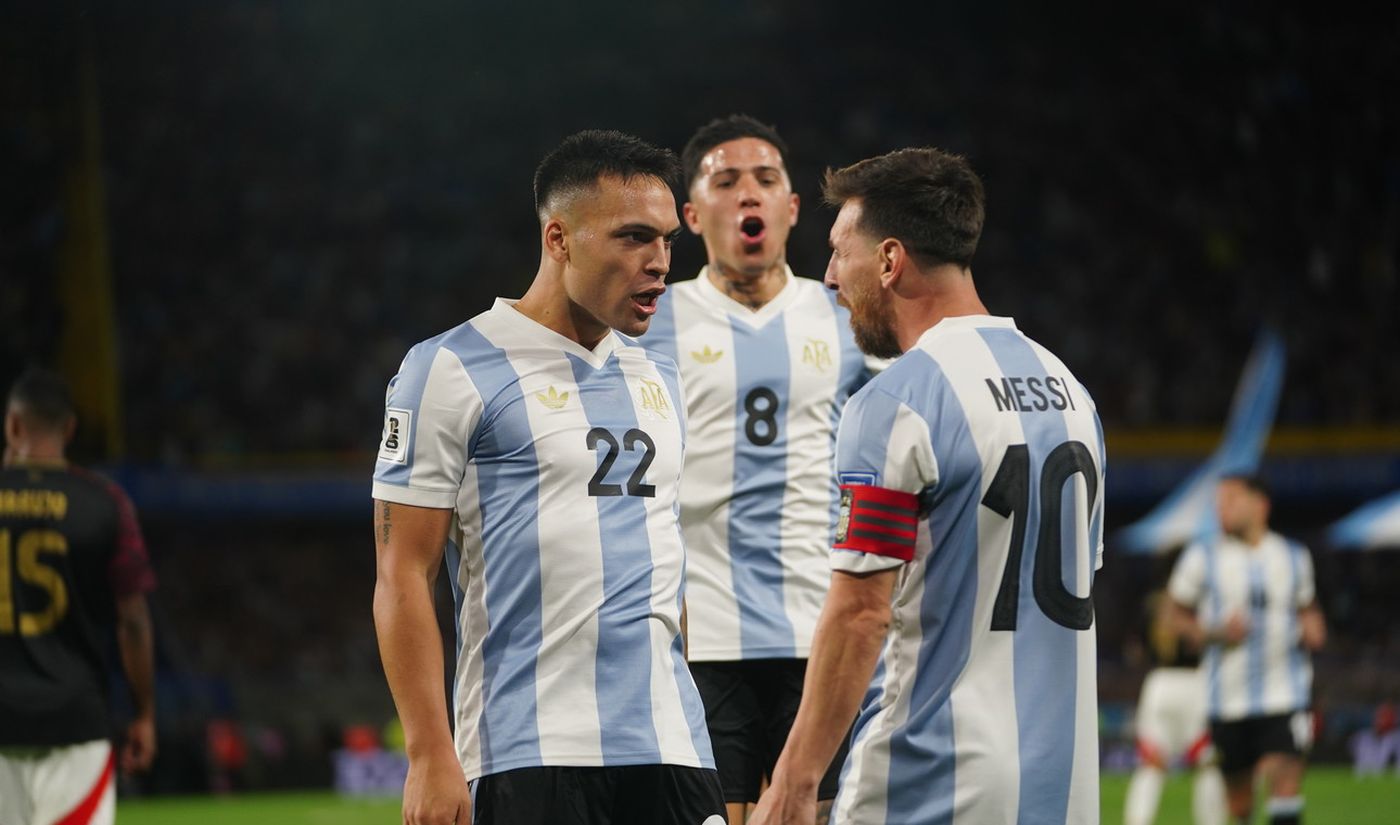 Selección argentina Messi Lautaro martínez.jpg