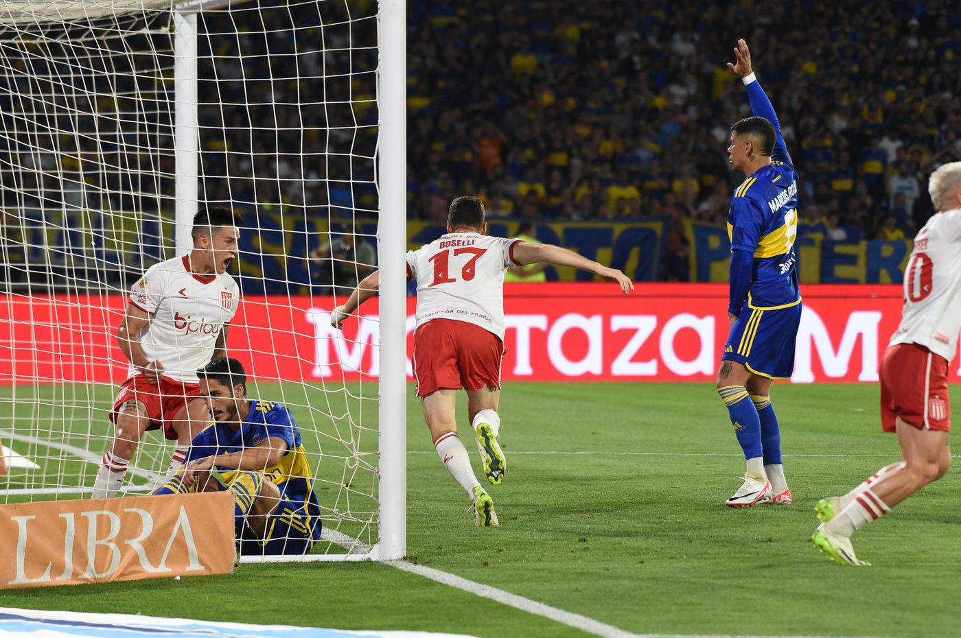 Estudiantes Bcoa Boselli gol.JPG