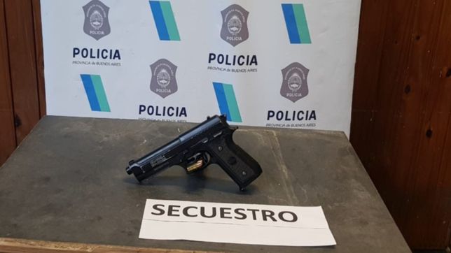 asalto a una mujer con un arma de juguete en la plata, lo persiguieron y termino detenido