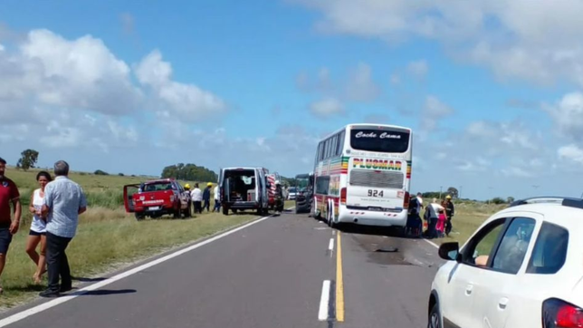 accidente fatal en ruta 11: choco un micro contra un auto y dos personas murieron