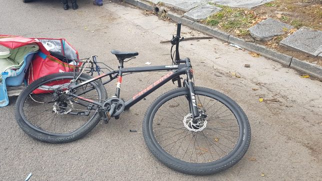 un repartidor resulto herido tras protagonizar un fuerte accidente con un camion