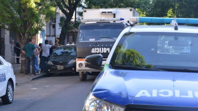 a plena luz del dia y a metros de distancia, desvalijaron dos casas de el mondongo