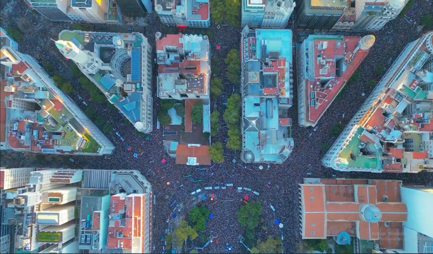 Dron marcha federal universitaria.jpg